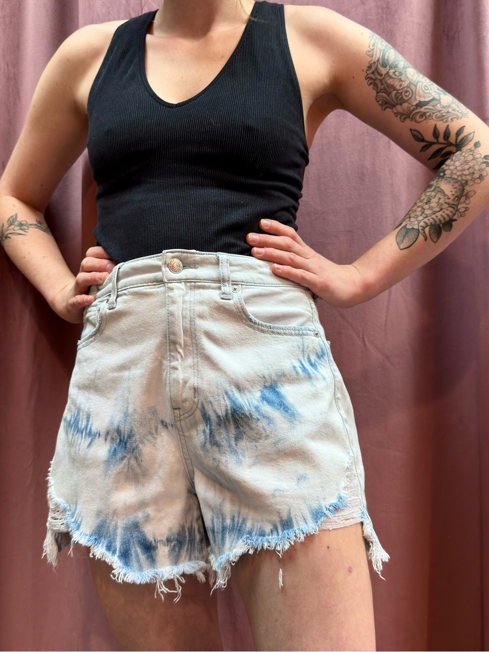 American Eagle Mom Shorts Size 4 Tie Dye Distressed Denim High Rise